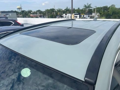 Used 2019 Toyota RAV4 XLE FWD image 2