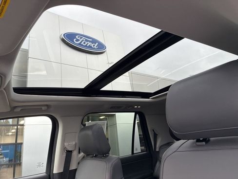 Used 2025 Ford Expedition Active AWD/4WD image 23