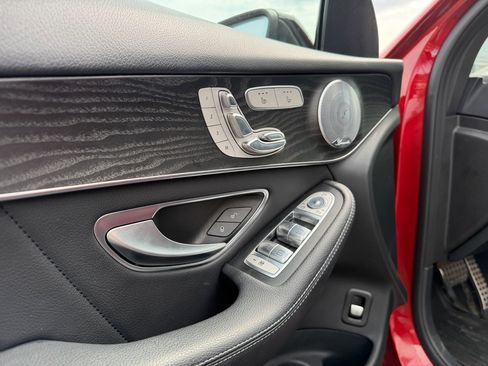 Used 2018 Mercedes-Benz GLC 300 4MATIC image 17