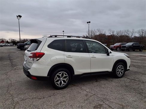 Used 2022 Subaru Forester Premium image 9