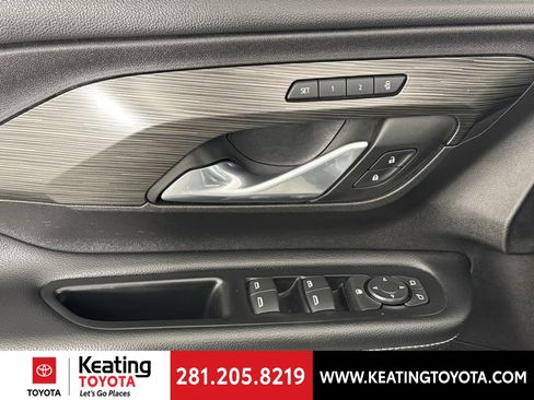 Used 2024 GMC Terrain SLT image 11