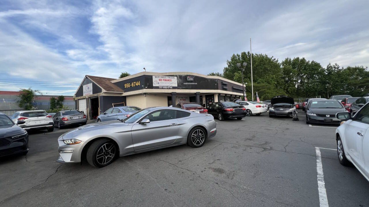 Used 2021 Ford Mustang Premium RWD image 7
