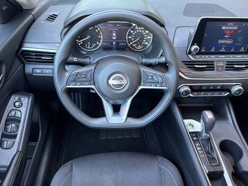 Used 2025 Nissan Altima 2.5 SV FWD image 29
