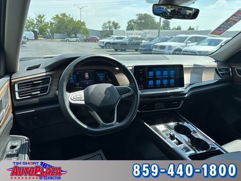 Used 2025 Volkswagen Atlas SE AWD/4WD image 28