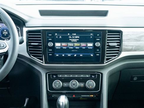 Used 2023 Volkswagen Atlas Cross Sport SE image 31