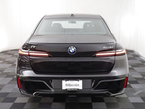 New 2026 BMW i7 xDrive60 w/ Premium Package image 19