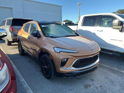 Used 2024 Buick Encore GX Sport Touring w/ Advanced Technology Package image 2