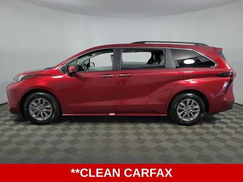 Used 2025 Toyota Sienna XLE w/ XLE Plus Package image 5