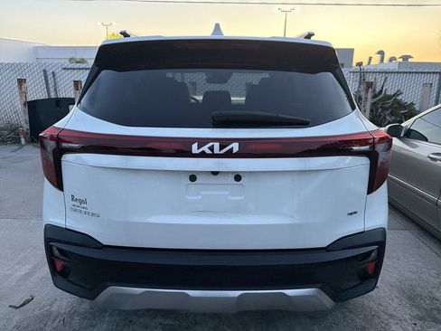 Certified 2025 Kia Seltos SX w/ SX Sunroof Package AWD/4WD image 8