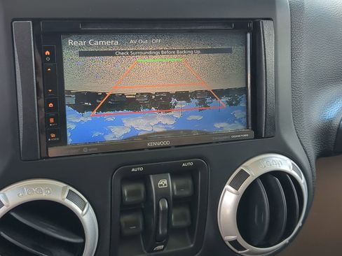 Used 2014 Jeep Wrangler Unlimited Sahara w/ Connectivity Group AWD/4WD image 24
