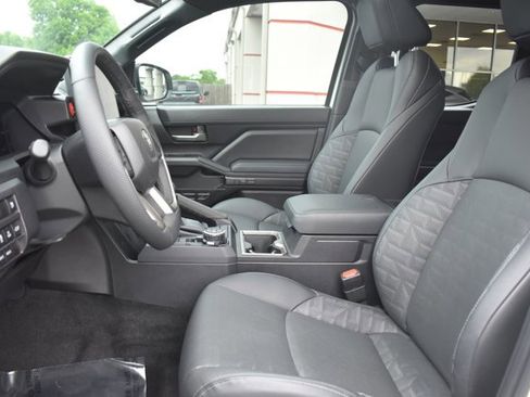 Used 2025 Toyota Tacoma TRD Off-Road w/ TRD Off Road Premium Package image 17