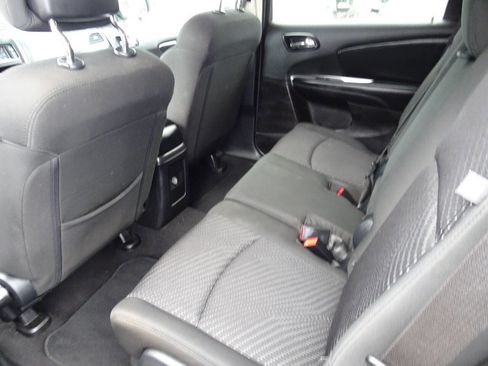 Used 2018 Dodge Journey SE image 19