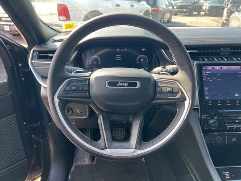 Used 2024 Jeep Grand Cherokee Limited image 16