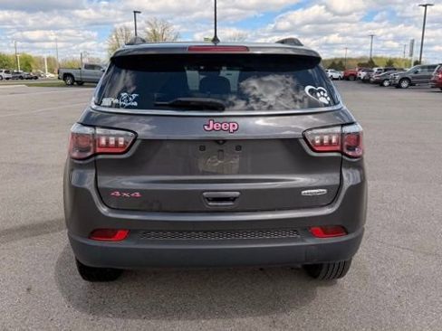 Used 2018 Jeep Compass Latitude w/ Cold Weather Group AWD/4WD image 4