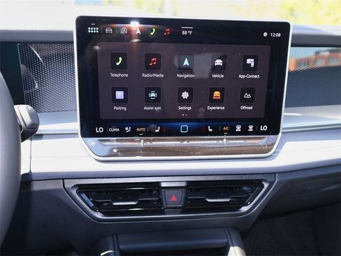 New 2025 Volkswagen Tiguan SE image 18