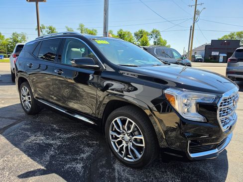 Used 2023 GMC Terrain Denali w/ Denali Premium Package AWD/4WD image 3