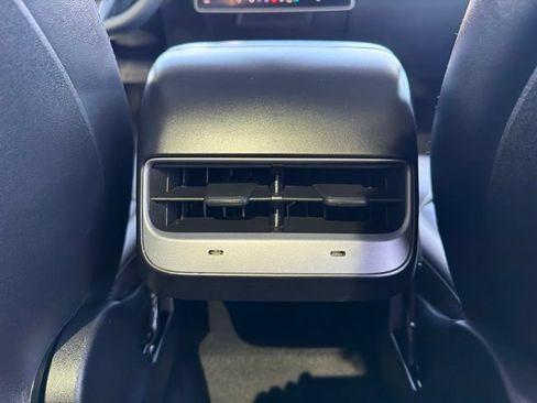 Used 2024 Tesla Model Y Long Range AWD/4WD image 17