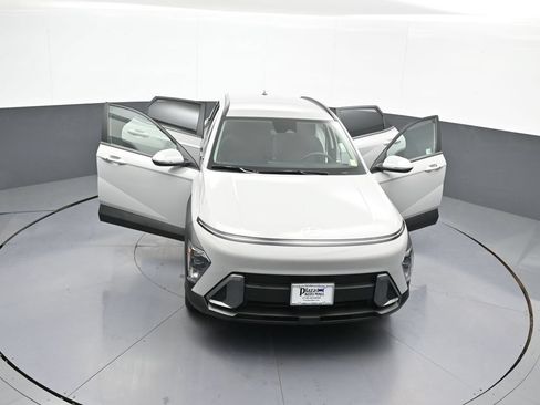 Certified 2025 Hyundai Kona SEL AWD/4WD image 45