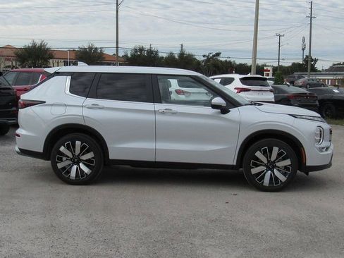 New 2026 Mitsubishi Outlander SE AWD/4WD image 2