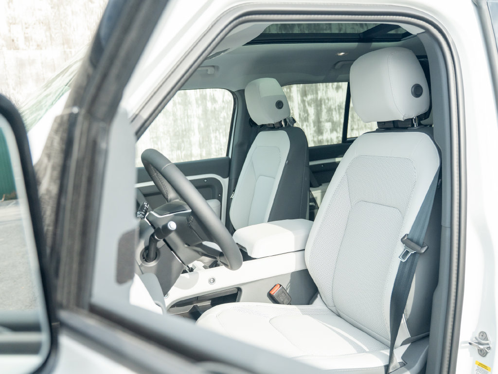 New 2026 Land Rover Defender 110 S AWD/4WD image 19