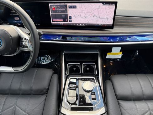 Certified 2023 BMW i7 xDrive60 AWD/4WD image 11