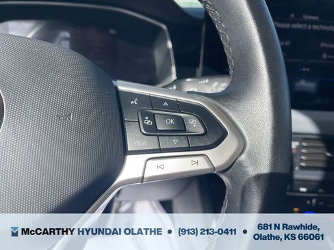 Used 2025 Volkswagen Jetta SE FWD image 25