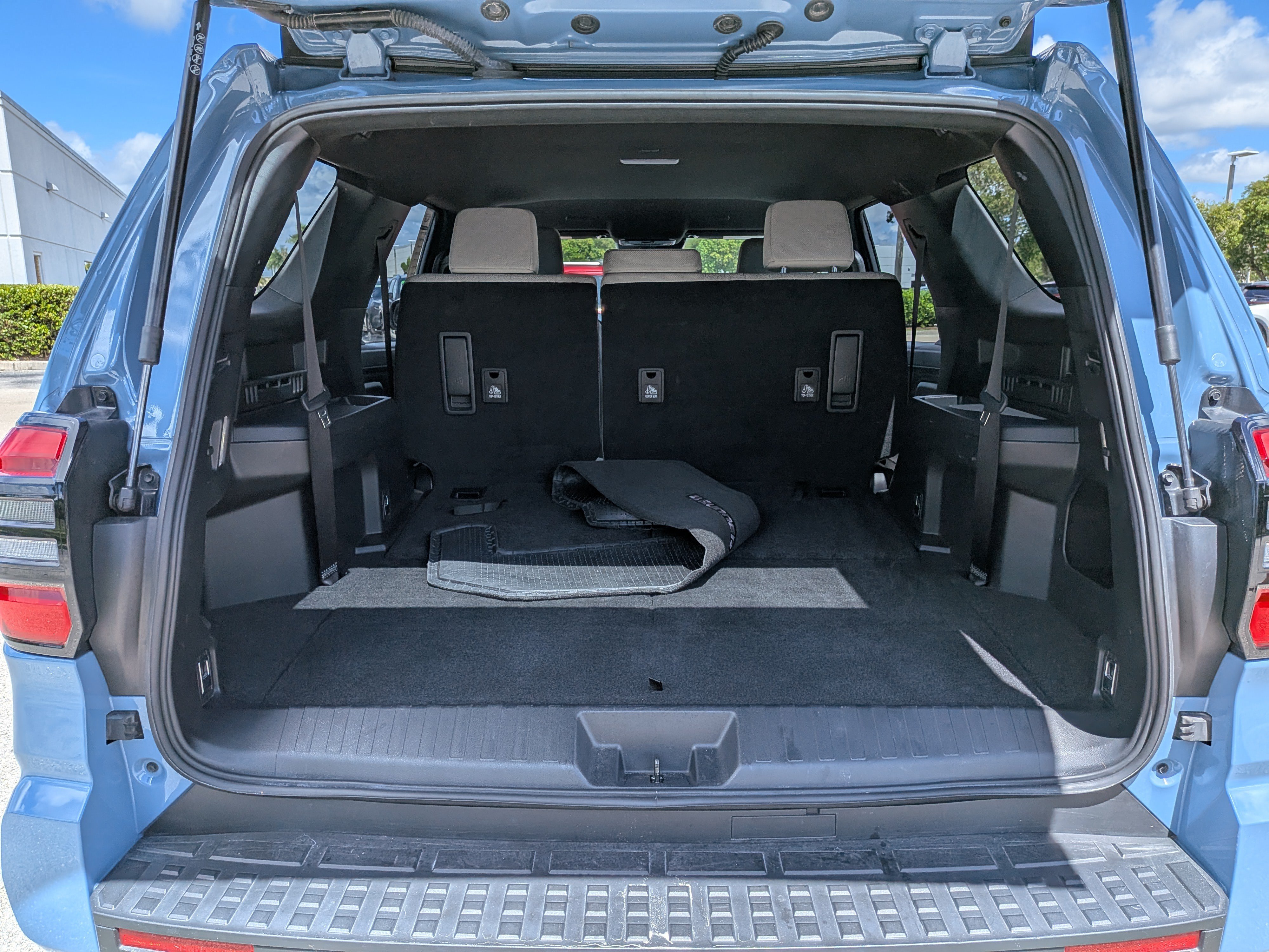 Used 2025 Toyota 4Runner SR5 AWD/4WD image 13