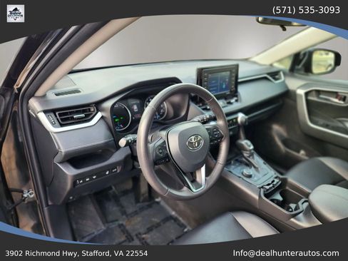 Used 2021 Toyota RAV4 XLE Premium AWD/4WD image 25