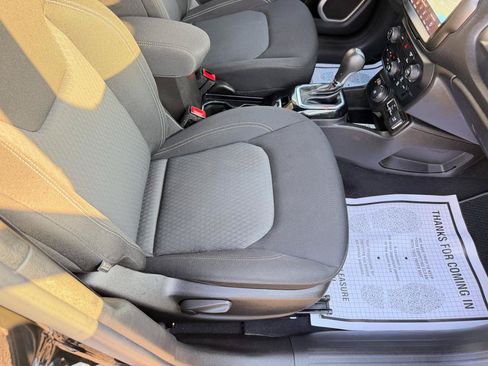 Used 2021 Jeep Renegade Latitude AWD/4WD image 43