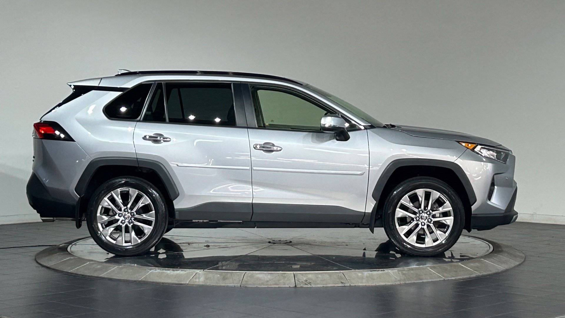 Used 2021 Toyota RAV4 Limited w/ Limited Grade Weather Package AWD/4WD image 11