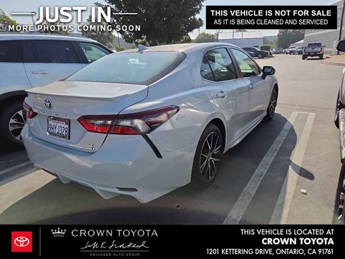 Used 2024 Toyota Camry SE w/ Audio Upgrade Package FWD image 2