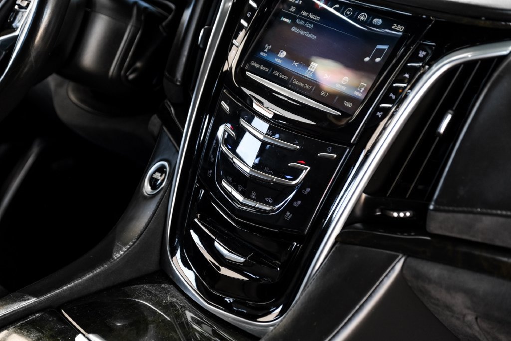 Used 2020 Cadillac Escalade Platinum AWD/4WD image 23