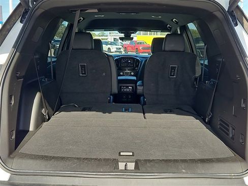 Used 2023 Chevrolet Traverse RS image 7