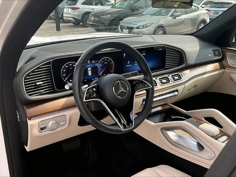 Certified 2025 Mercedes-Benz GLS 450 4MATIC image 18