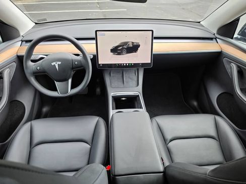 Used 2025 Tesla Model Y Long Range AWD/4WD image 2