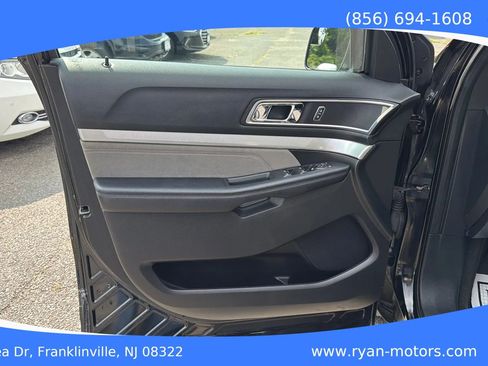 Used 2017 Ford Explorer XLT w/ XLT Appearance Package AWD/4WD image 16