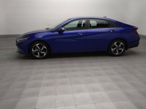 Used 2023 Hyundai Elantra SEL w/ Convenience Package FWD image 2