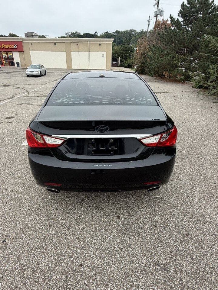 Used 2012 Hyundai Sonata SE w/ Navigation & Sunroof Pkg FWD image 3