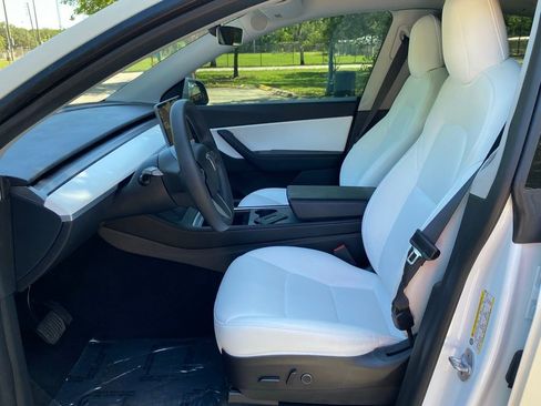 Used 2022 Tesla Model Y Long Range AWD/4WD image 18