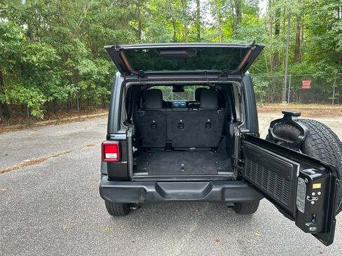 Used 2024 Jeep Wrangler Unlimited Sport AWD/4WD image 29