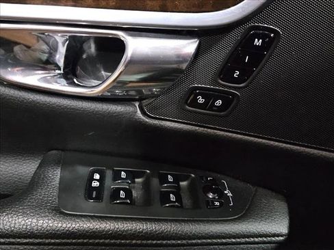 Used 2017 Volvo S90 T5 Momentum w/ Vision Package image 15