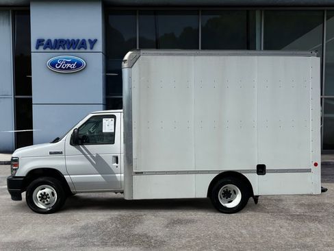 Used 2024 Ford E-350 and Econoline 350 Super Duty w/ Driver's Safety Package image 7