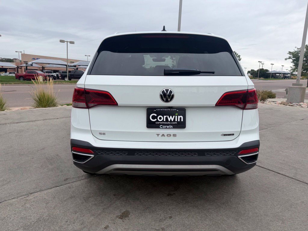 Used 2022 Volkswagen Taos SE w/ Panoramic Sunroof Package AWD/4WD image 8
