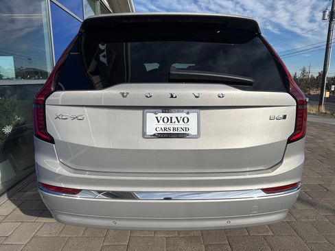 Used 2025 Volvo XC90 B6 Plus image 5