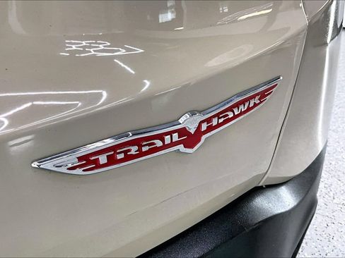 Used 2016 Jeep Renegade Trailhawk AWD/4WD image 24