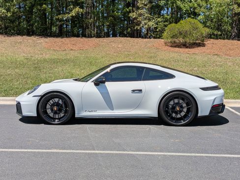 Certified 2026 Porsche 911 Carrera GTS RWD image 2