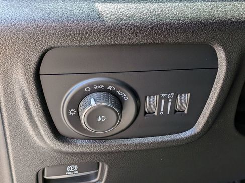 Used 2023 Jeep Grand Cherokee Limited w/ Luxury Tech Group II AWD/4WD image 15