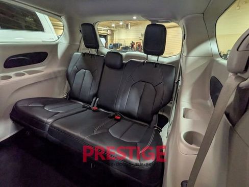 Used 2024 Chrysler Pacifica Touring-L image 30