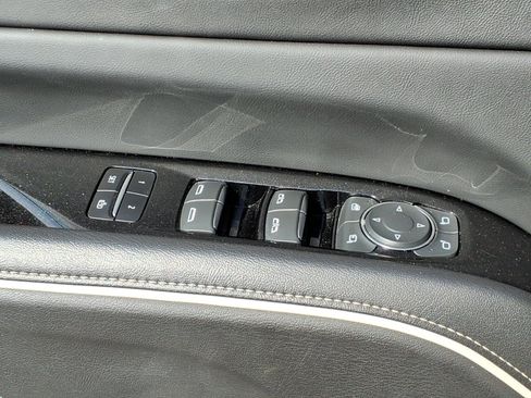 Used 2023 Cadillac Escalade Premium Luxury AWD/4WD image 15