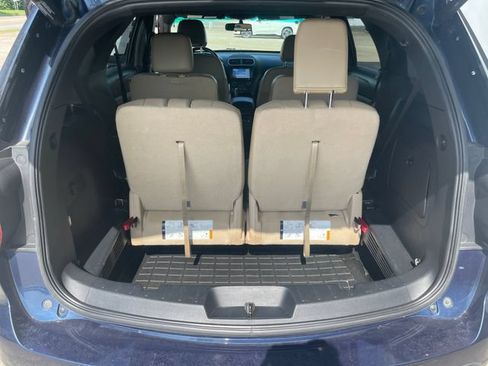 Used 2017 Ford Explorer XLT w/ Equipment Group 202A FWD image 16